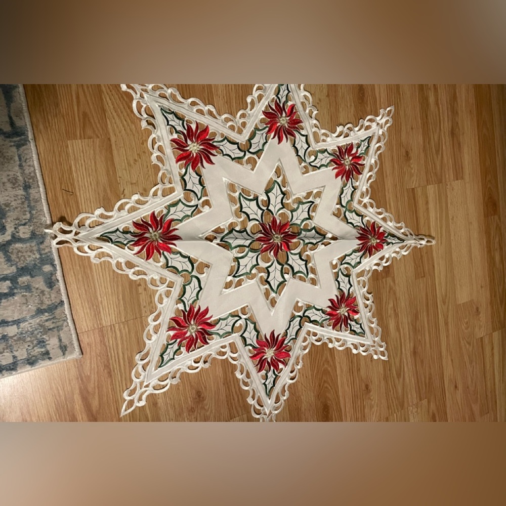 Beautiful christmas holiday table clothes